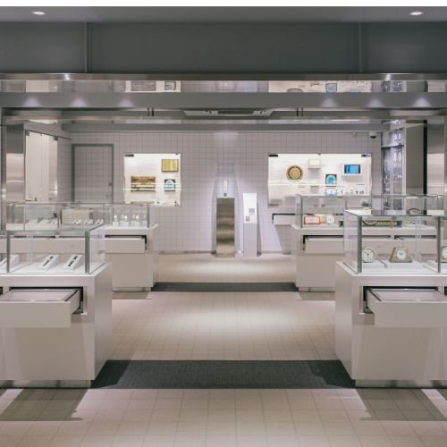 retail shop fitout in UAE with modern interior design