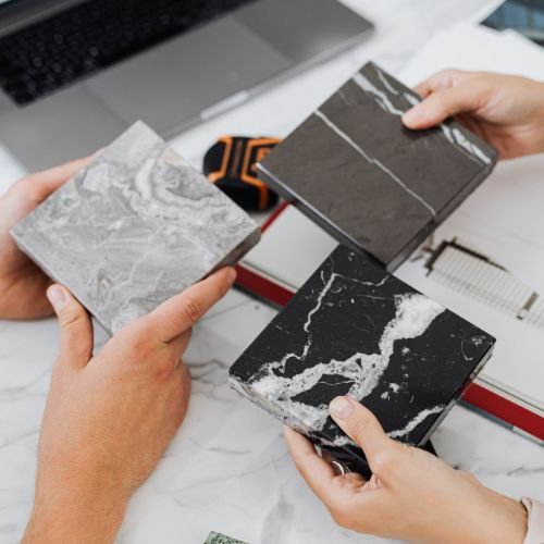 Comparing materials and scope in an Abu Dhabi decoration quote